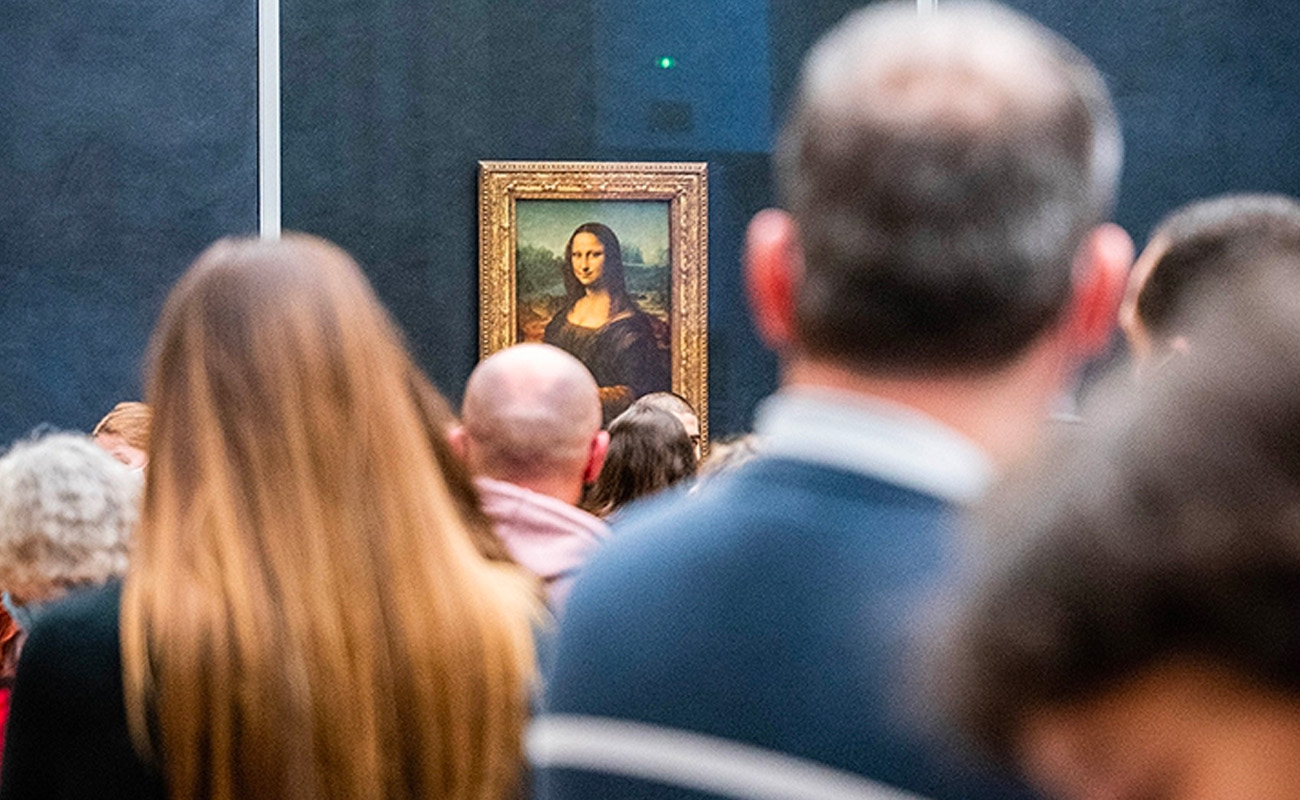 Mona Lisa tablosuna pasta fırlatıldı