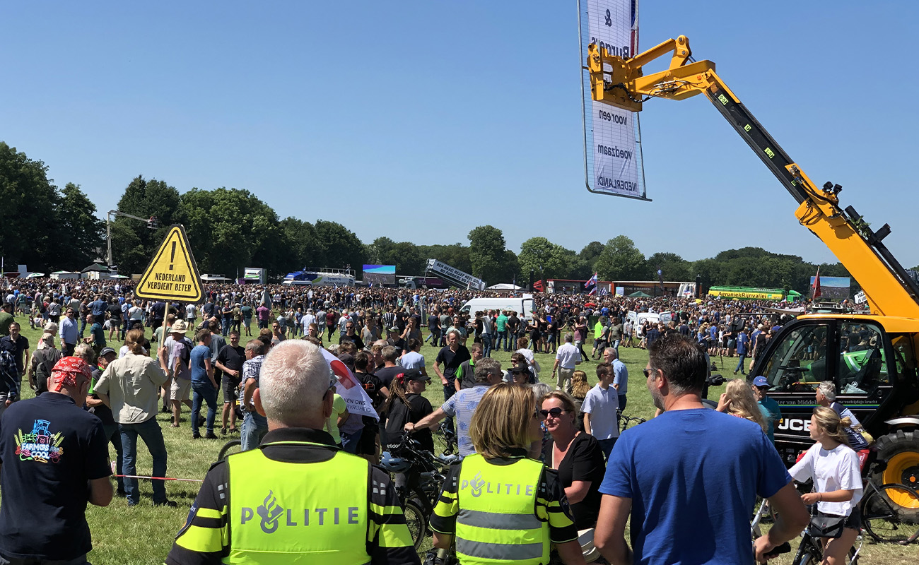 Hollanda’da çiftçilerden büyük protesto