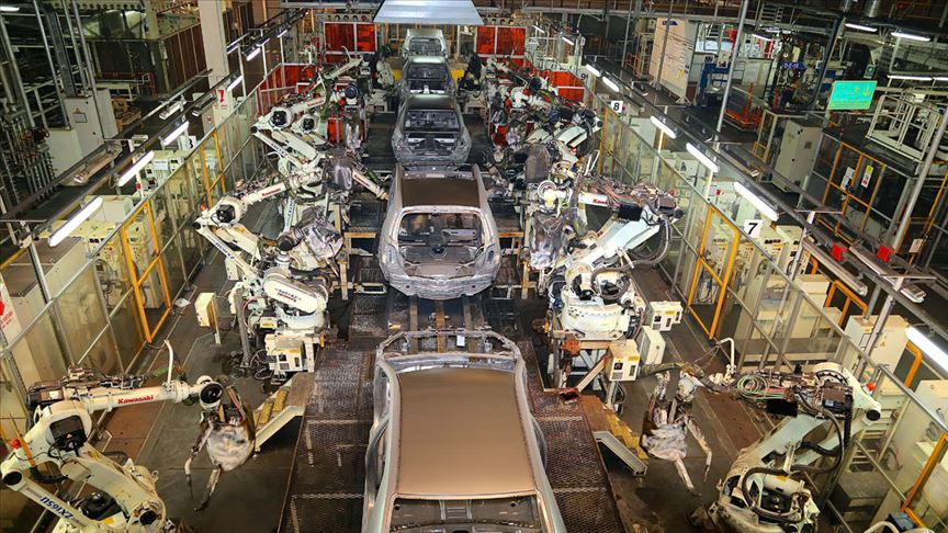 Volkswagen kaloriferleri kıstı, işçilere mont dağıttı