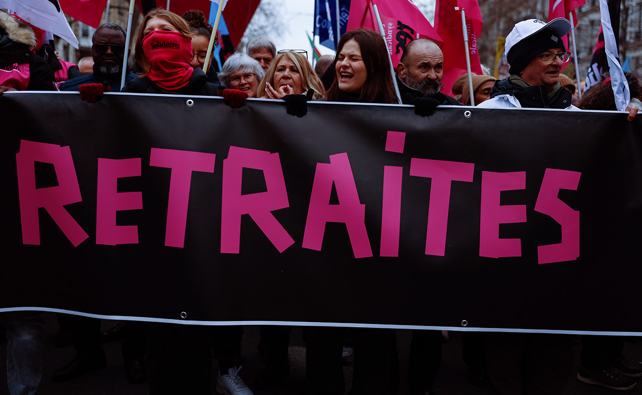 İşçiler emeklilik reformuna karşı ayaklandı: Fransa’da hayat durdu