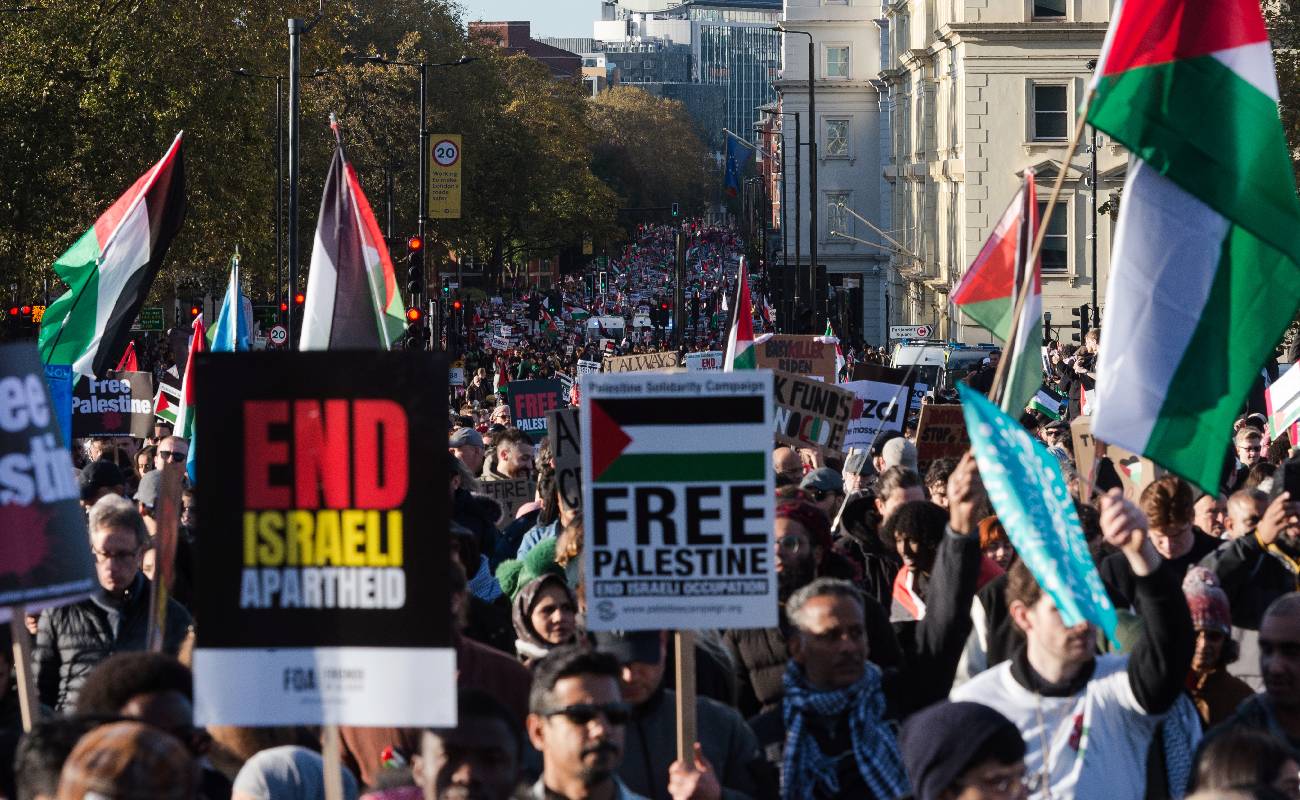 Londra'da Filistin'e destek yürüyüşüne 300 bin kişi katıldı