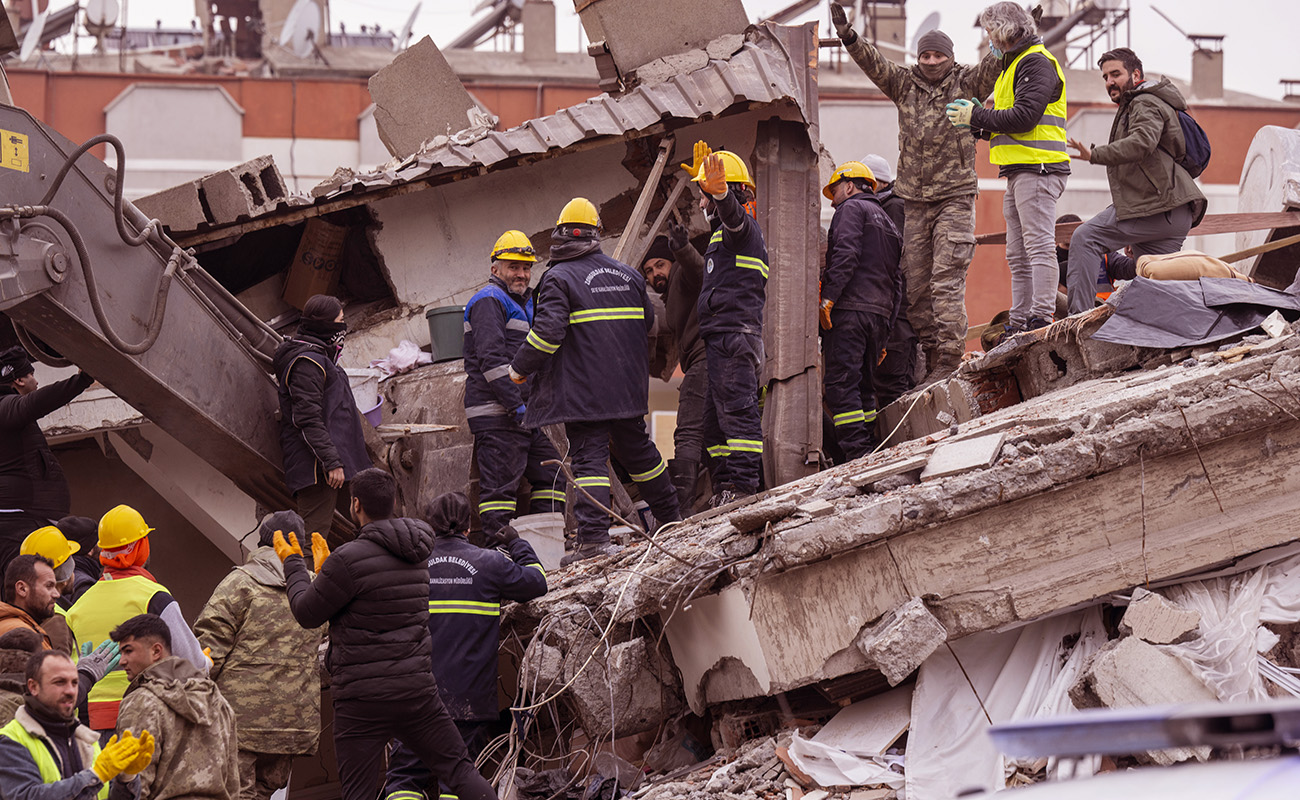 Depremde kritik saatler: Can kaybı 20 bini aştı