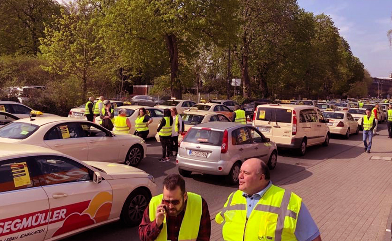 Taksicilerden Uber karşıtı açıklama